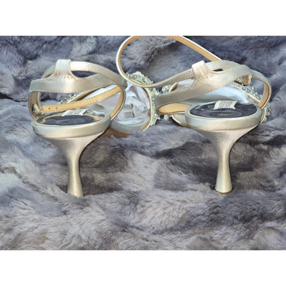 Badgley Mischka Telissa White Silver Embellished Ankle Strap Heels Size 12 - Picture 3 of 7